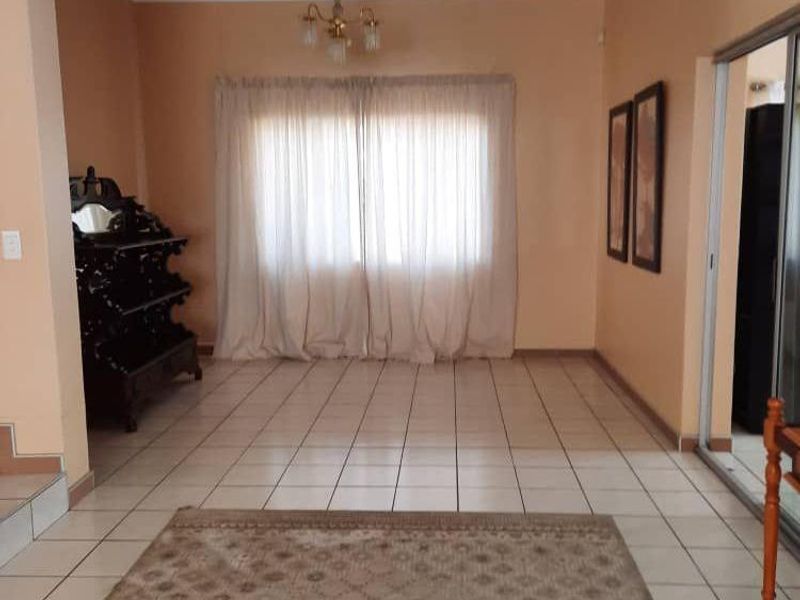 🏡 FOR SALE: Modern Townhouse in Olympia – NAD 3,255,000 (Negotiable, Excl. Costs) - Photo 4