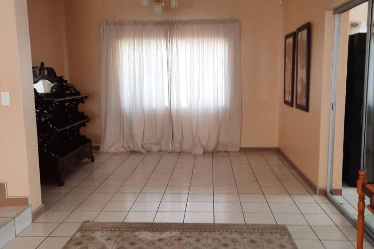 🏡 FOR SALE: Modern Townhouse in Olympia – NAD 3,255,000 (Negotiable, Excl. Costs) - Photo 4