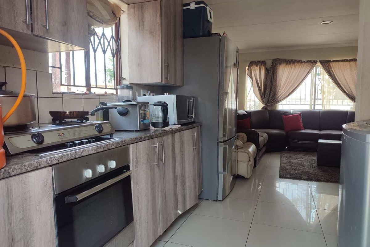 3 Bedroom House for Sale in Cosmo City - Photo 4