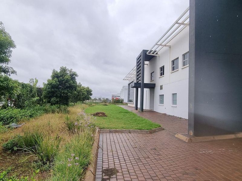 11 695m2 R21 Olifantsfontein Warehouse To Let - Photo 8