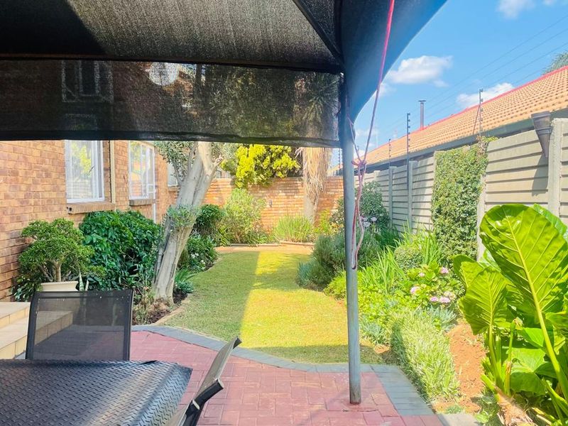 Townhouse For Sale - Photo 3