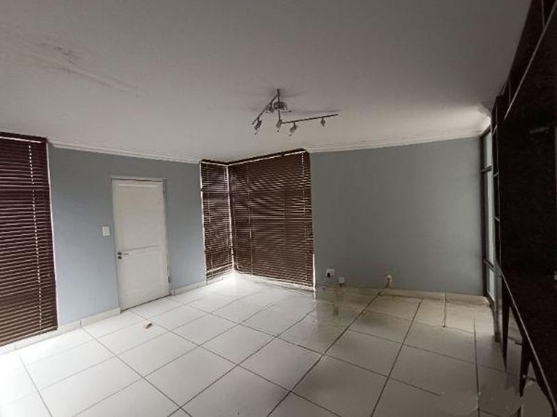 VALLEY VIEW ESTATE -  4 BEDROOM HOUSE WITH A GYM & STUDY - Photo 10