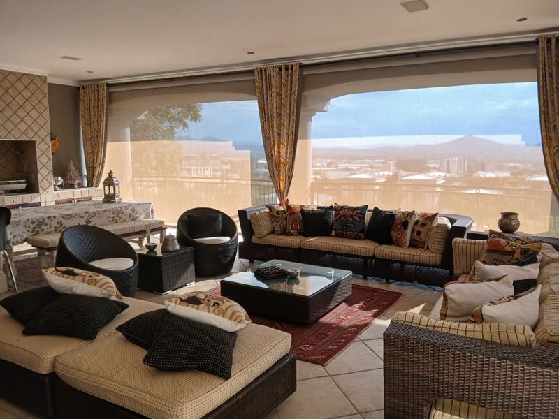 Spacious double-story home on a generous 2,296 m2 residential erf in Windhoek's sought-after suburb - Photo 6