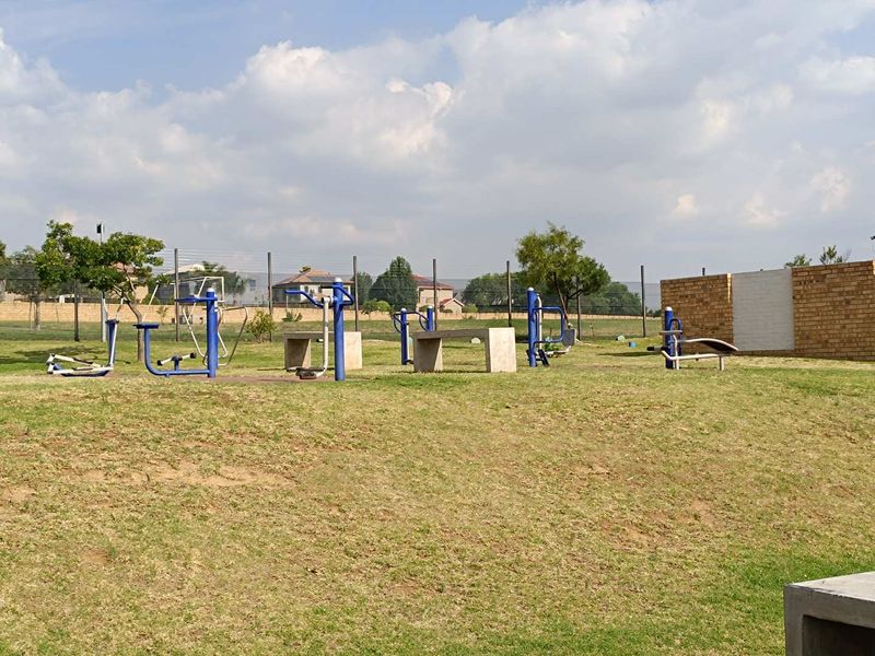 AMBERFIELD - 2 BEDROOM APARTMENT IN SECURE ESTATE WITH AMENITIES - Photo 2