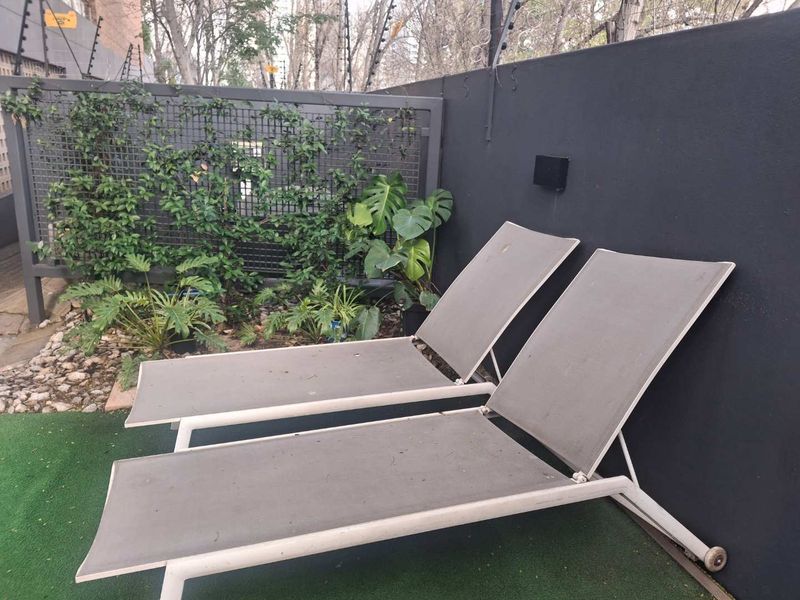 A BEAUTIFULLY FURNISHED TWO BEDROOM GARDEN APARTMENT - Photo 5
