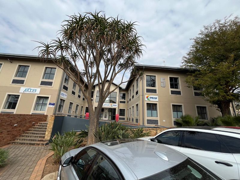 Functional Corporate Office Space - Photo 9