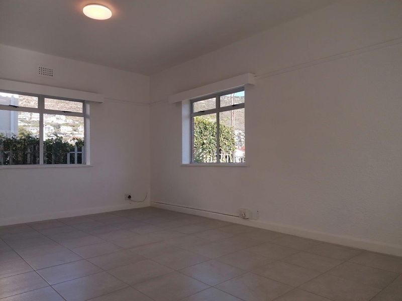 SUNNY GROUND FLOOR APARTMENT - Photo 3