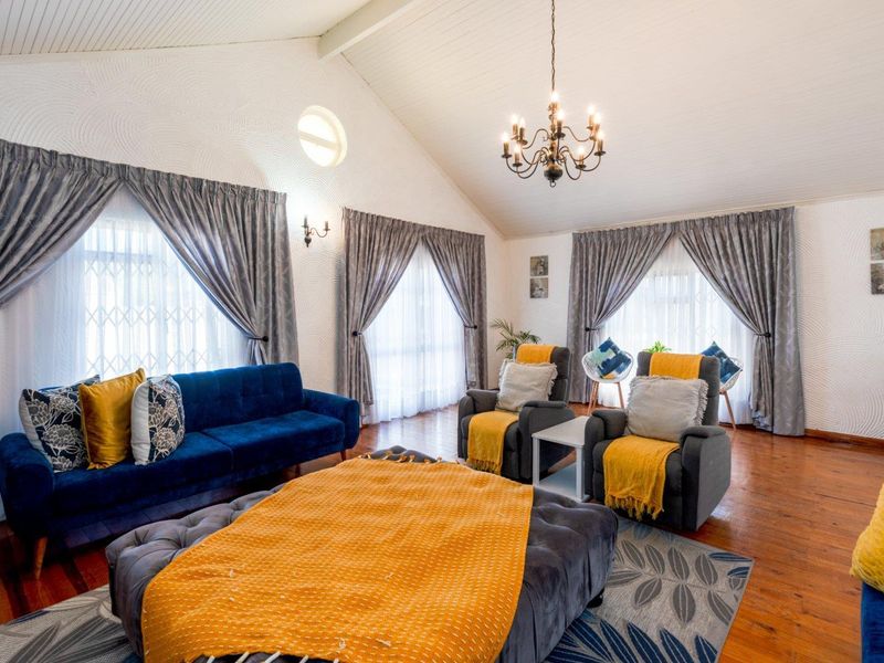 Duel living couldnt be more exciting than this gorgeous family home. - Photo 3