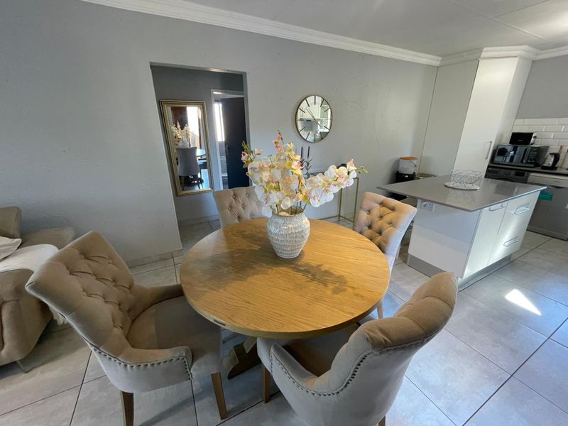 BEAUTIFUL FIRST FLOOR APARTMENT FOR SALE IN ROOIHUISKRAAL NORTH!!! - Photo 5