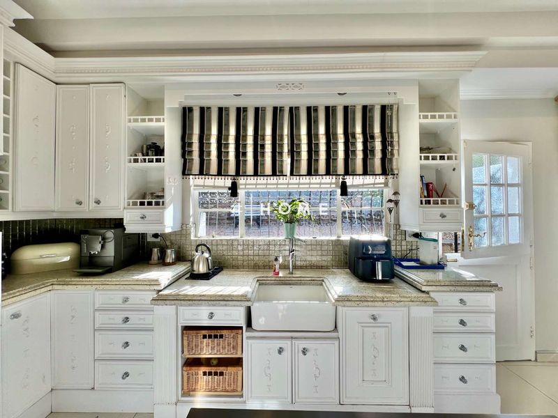 Mansion with breathtaking city views! - Photo 10