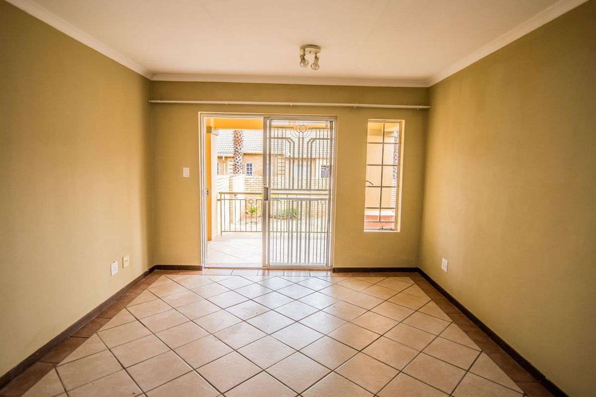 3 Bedroom Simplex With A Private Garden - Photo 4
