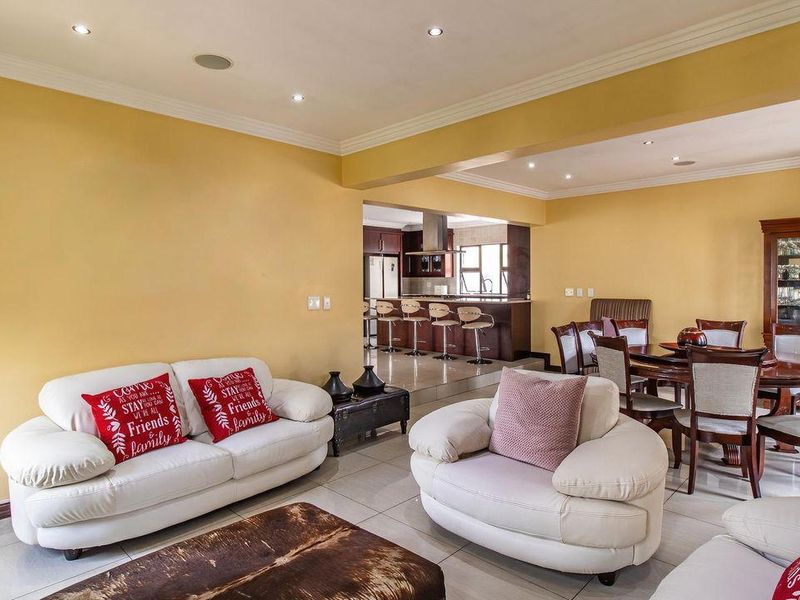Grand 5 Bedroom Home in Aspen Hills Nature Estate - Photo 8