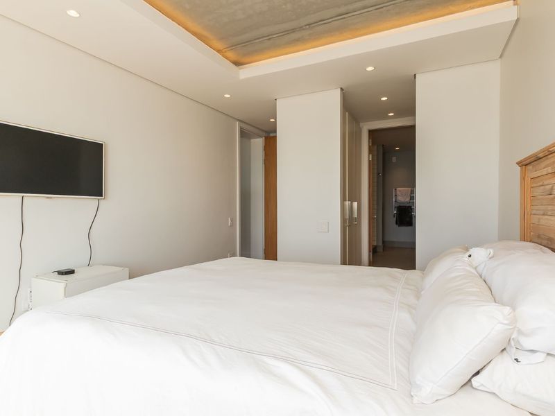 Sea Facing, light "sail" profile, gorgeously designed and laid out two bed, two bath apartment. - Photo 8