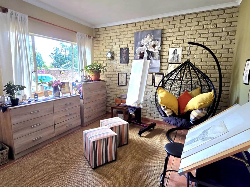 Spacious 4 Bedroom House for Sale in Brackenhurst - Photo 4