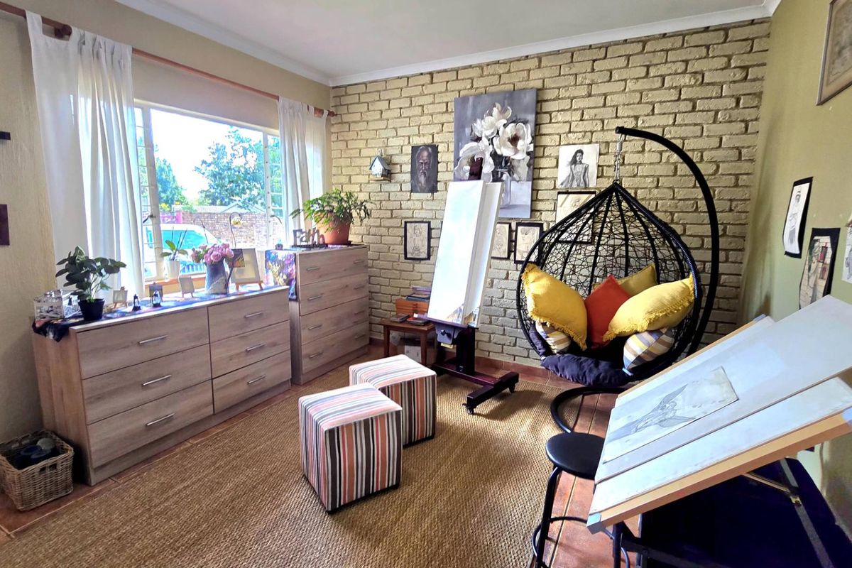 Spacious 4 Bedroom House for Sale in Brackenhurst - Photo 4