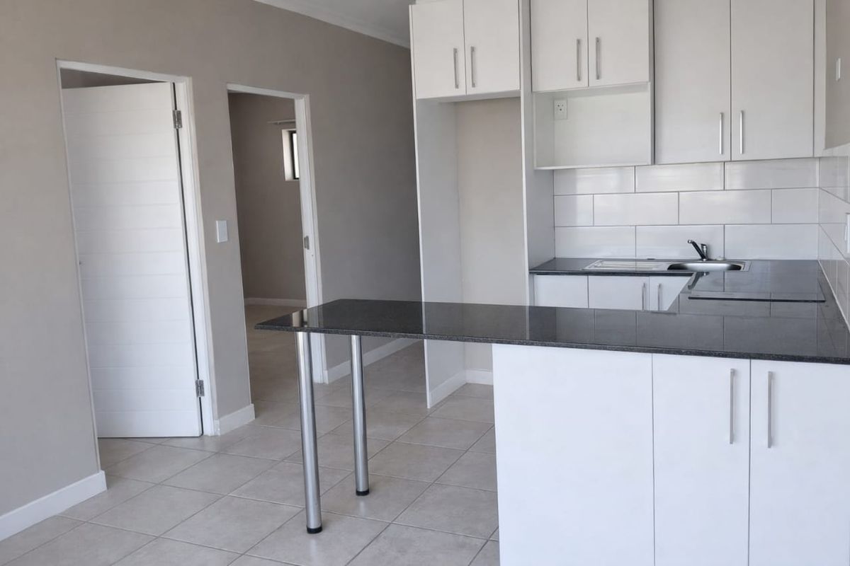 2 Bedroom Apartment For Sale in Oak Glen, Bellville - Photo 4