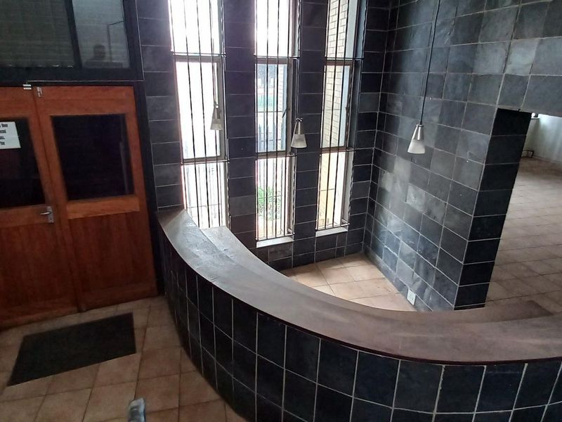 1972m2 Benrose Warehouse To Let - Photo 7