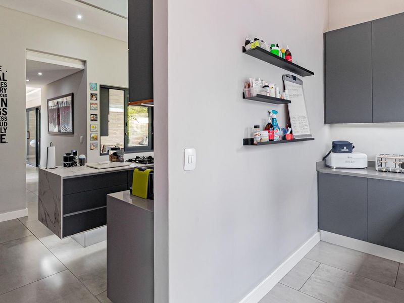 Immaculate 3-Bedroom Single-Storey in Steyn City - Photo 9