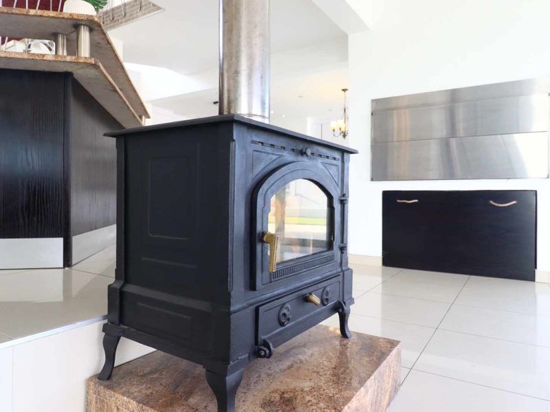 Dune View 4-Bedroom Luxury Home with 2 Flats for Sale, Swakopmund Kramersdorf - Photo 10
