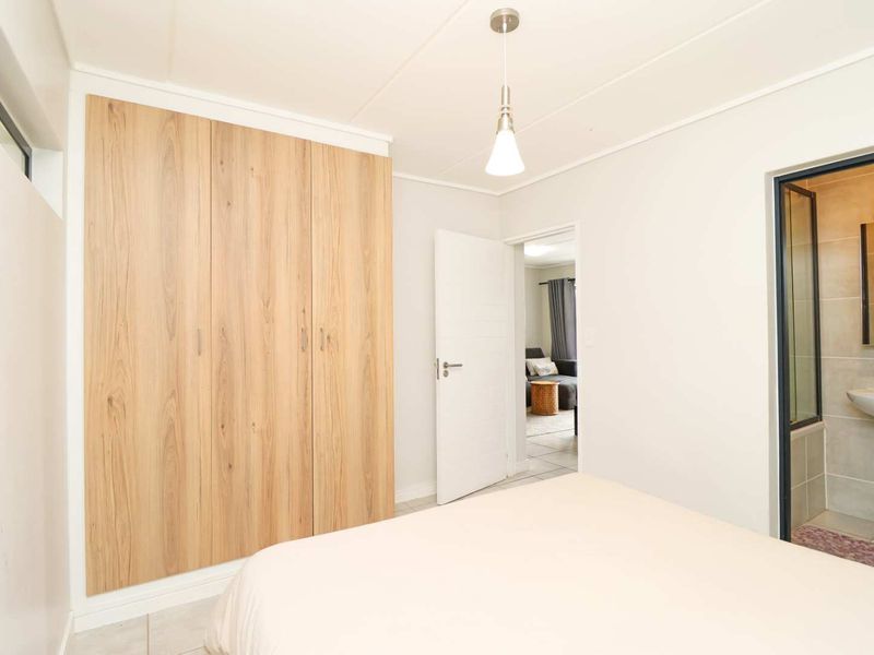 Modern 2-Bedroom Apartment with Balcony in Greenlee Eco Estate - Photo 10