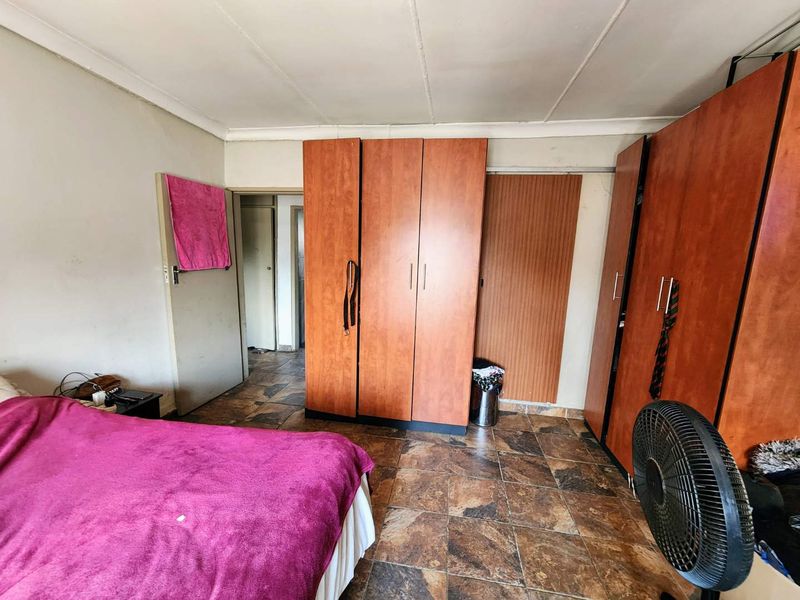 Versatile Dual-Living Property with Great Potential - Photo 5