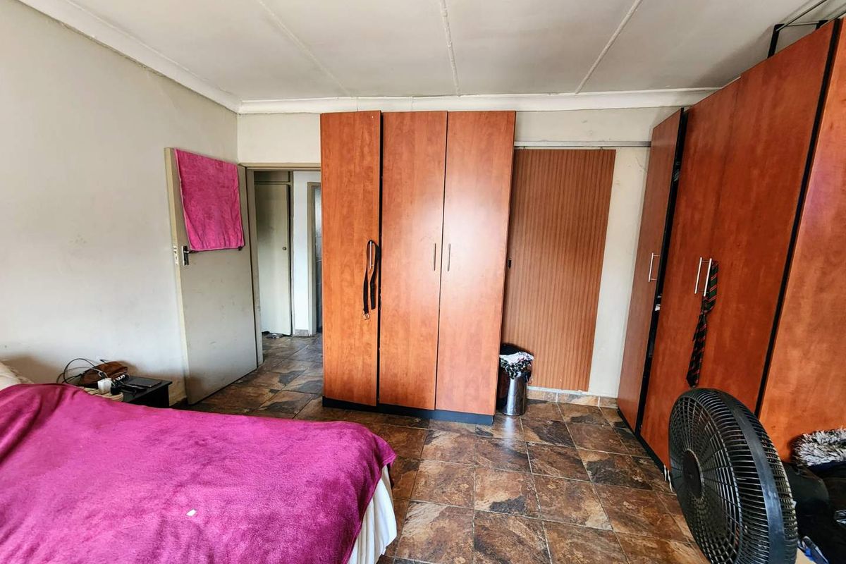 Versatile Dual-Living Property with Great Potential - Photo 5