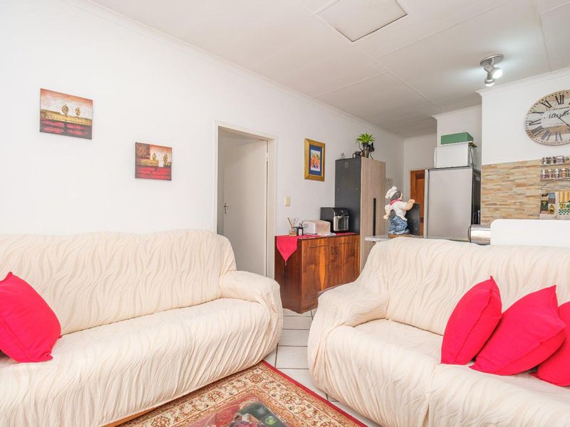 1 Bedroom Unit, set on the first floor in Great Condition. - Photo 8