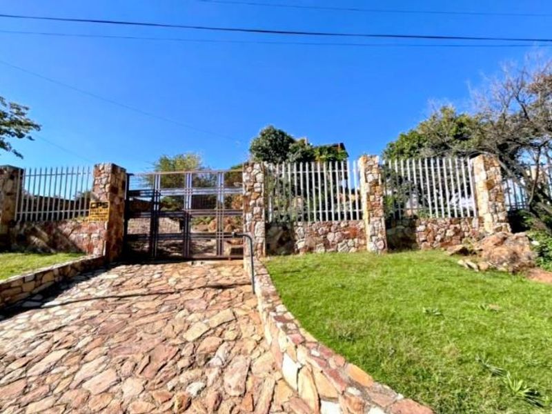 A Beautiful family home - Photo 6