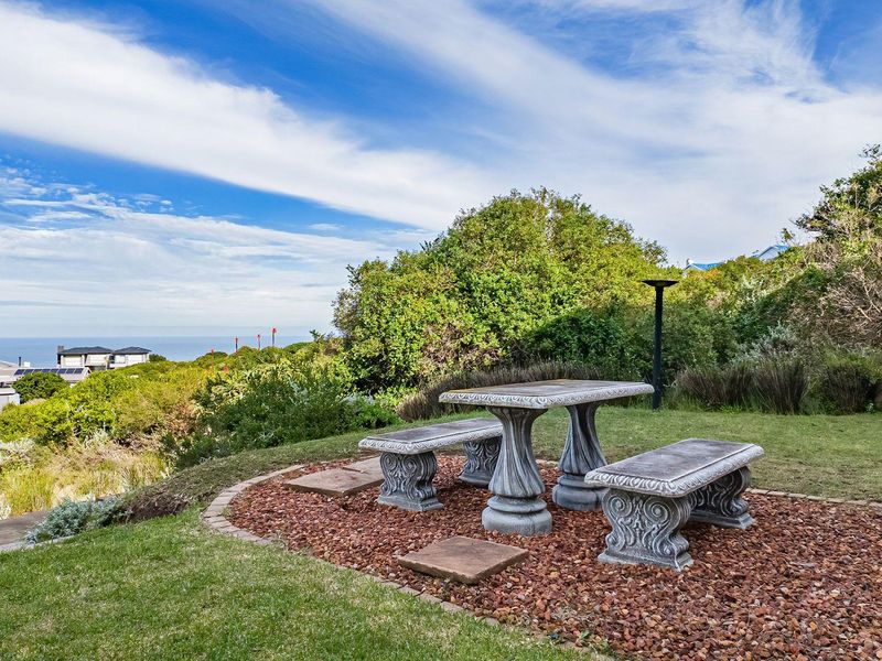 4 Bedroom House for Sale in Pinnacle Point - Photo 8