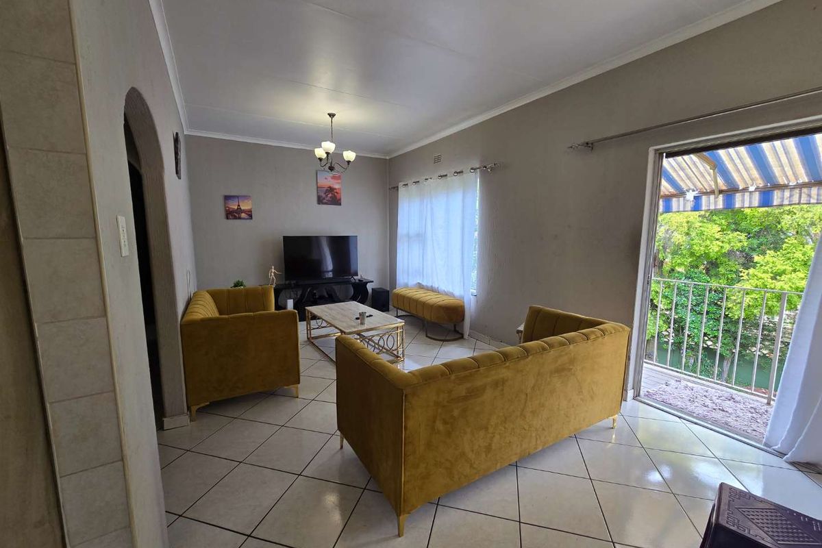 Beautiful 2nd floor unit - Photo 4