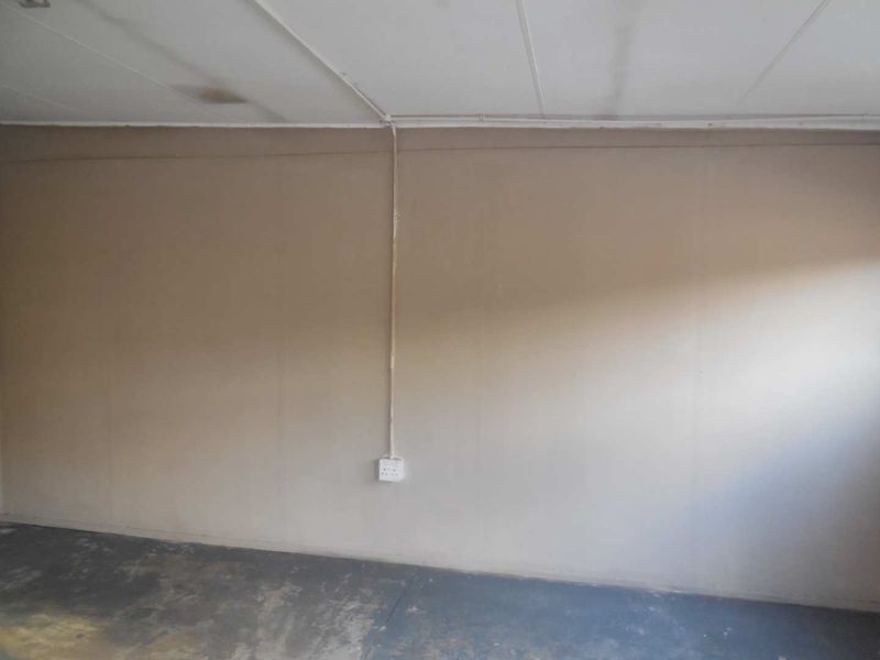 Room Available - Photo 3