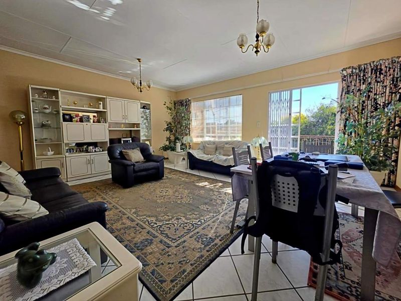 3 Bedroom Townhouse for Sale in New Redruth Alberton - Photo 7