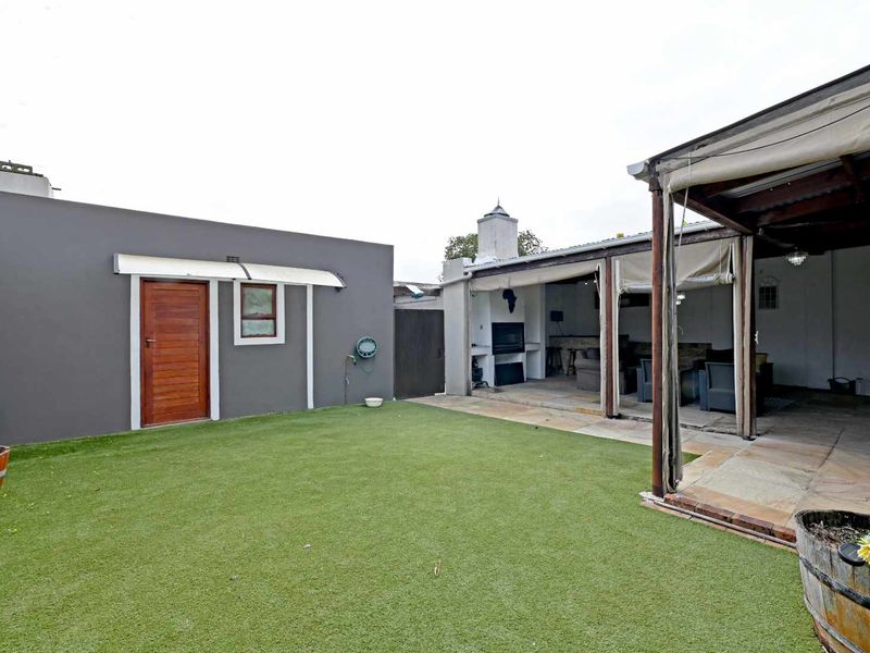 Charming Family Home with Entertainment Area & Separate Studio Apartment - Photo 9