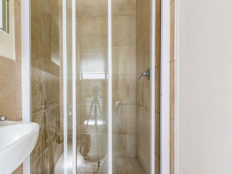 Delightful, modern ground floor apartment to rent in Brentwood Park - Photo 7