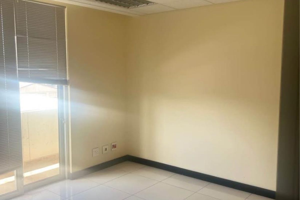 Office Space To Let - Photo 2