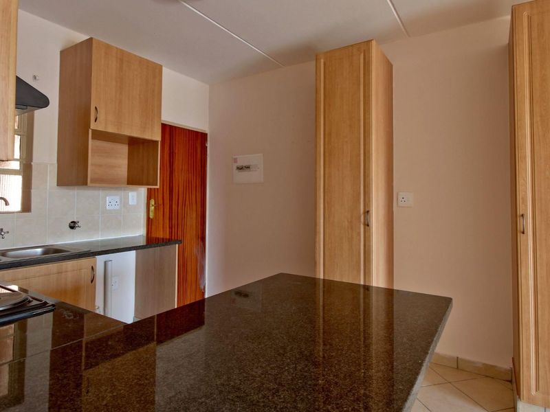 Loadshedding-Free Area - Available Immediately! - Photo 4