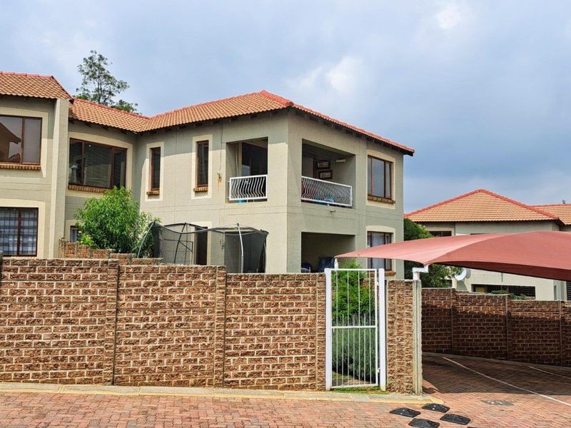 Below market value - Beautiful 105sqm first floor townhouse in the popular San Giorgio complex, Winchester Hills - Photo 4