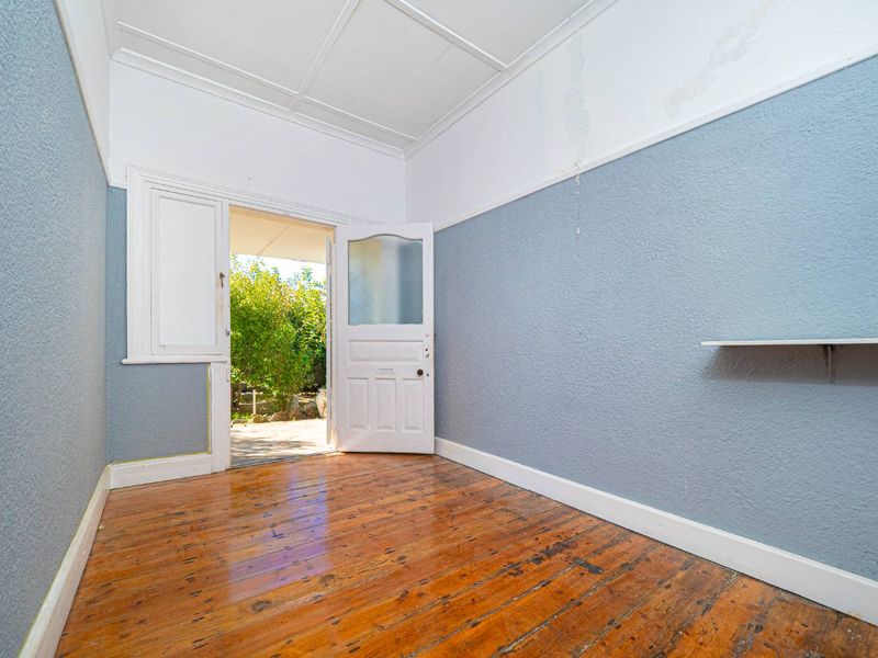 An outstanding family home waiting to be re-invigorated - Photo 5