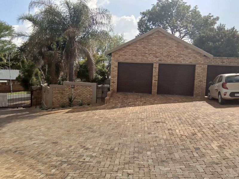 FOR YOUNG FAMILY OR INVESTOR - Photo 2