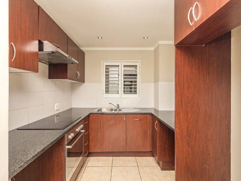 2 bedroomed apartment conveniently situated in Claremont - Photo 5