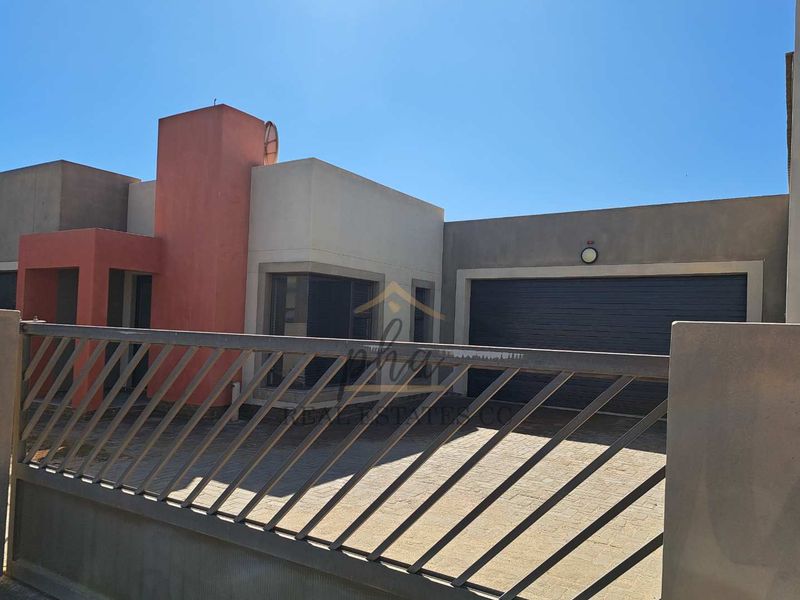 Walvis Bay: 4 Bedr Home with HUGE garage space is for Sale - Photo 3
