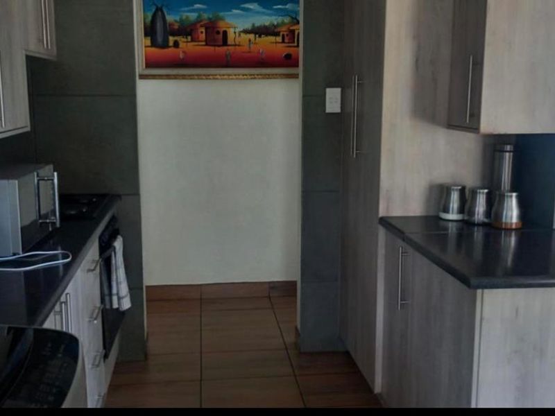 3 Bedroom house in Elandspark - Photo 5