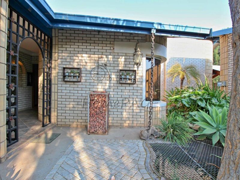 Ext 1, Otjiwarongo:  Stunning 4 Bedroom Home is for Sale - Photo 3