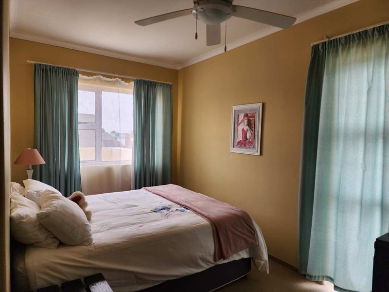 Charming 3-Bedroom Family Home with flat in Henties Bay - Photo 10