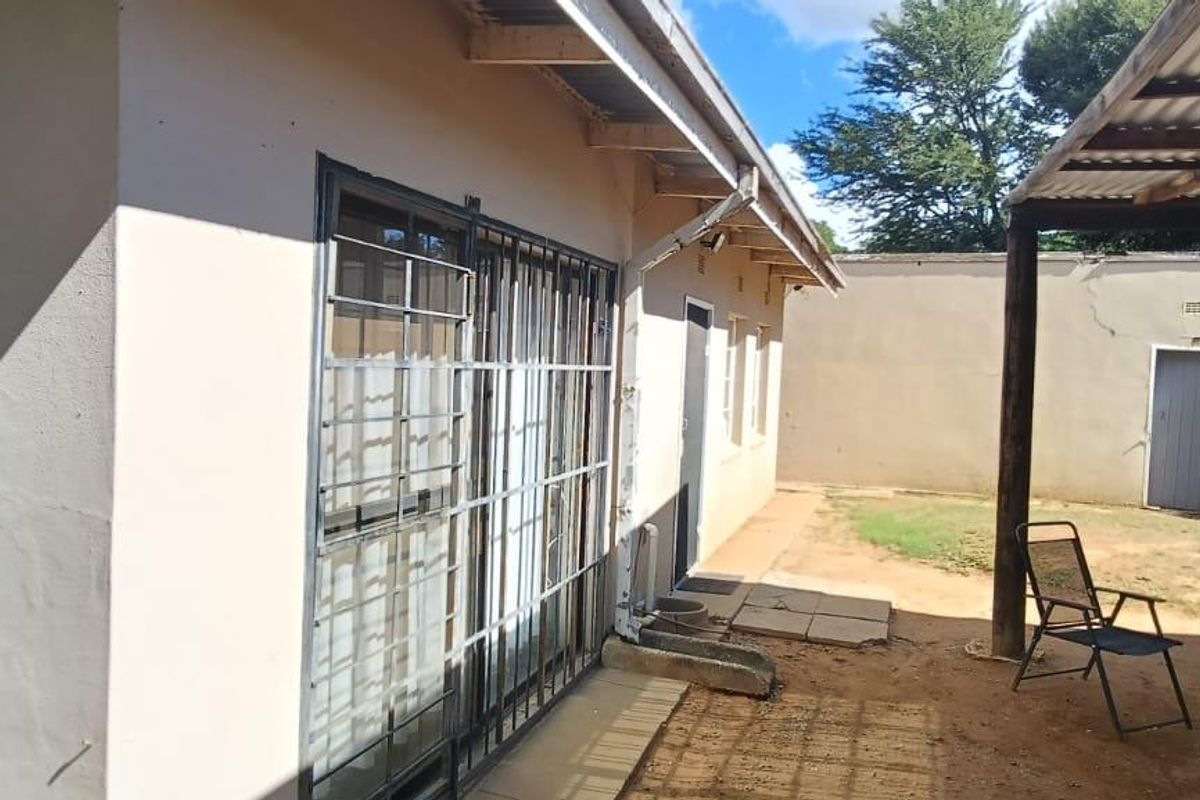 THIS HOUSE IS VERY COMFORTABLE INSIDE.  NICE WOODEN FLOORS. LARGE YARD. PRICE  AFFORDABLE. - Photo 4