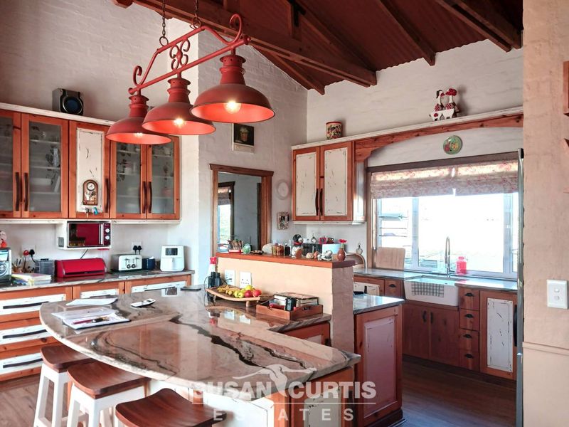 Double Storey Family Home - Photo 3