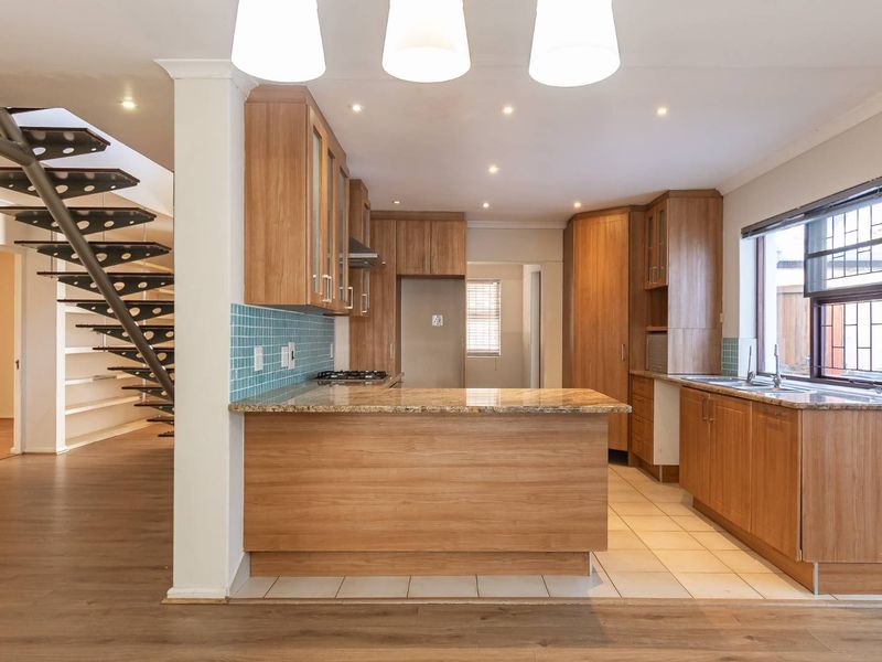 5 Bedroom house with granny flat for sale in Marina Da Gama - Photo 6