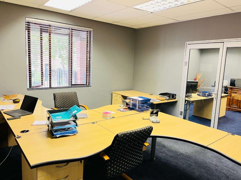 Commercial Propery/Office for Rental in Honeydew - Roodepoort. - Photo 4