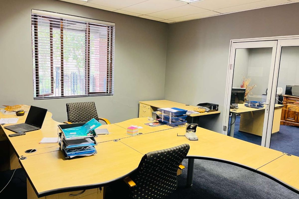 Commercial Propery/Office for Rental in Honeydew - Roodepoort. - Photo 4