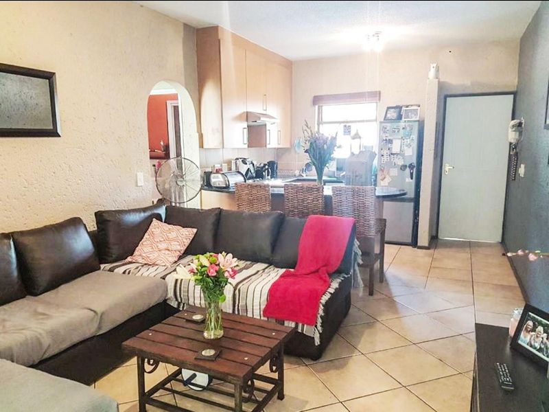 COSY 1 BED 1 BATH GARDEN APARTMENT UNFURNISHED LONEHILL - Photo 3